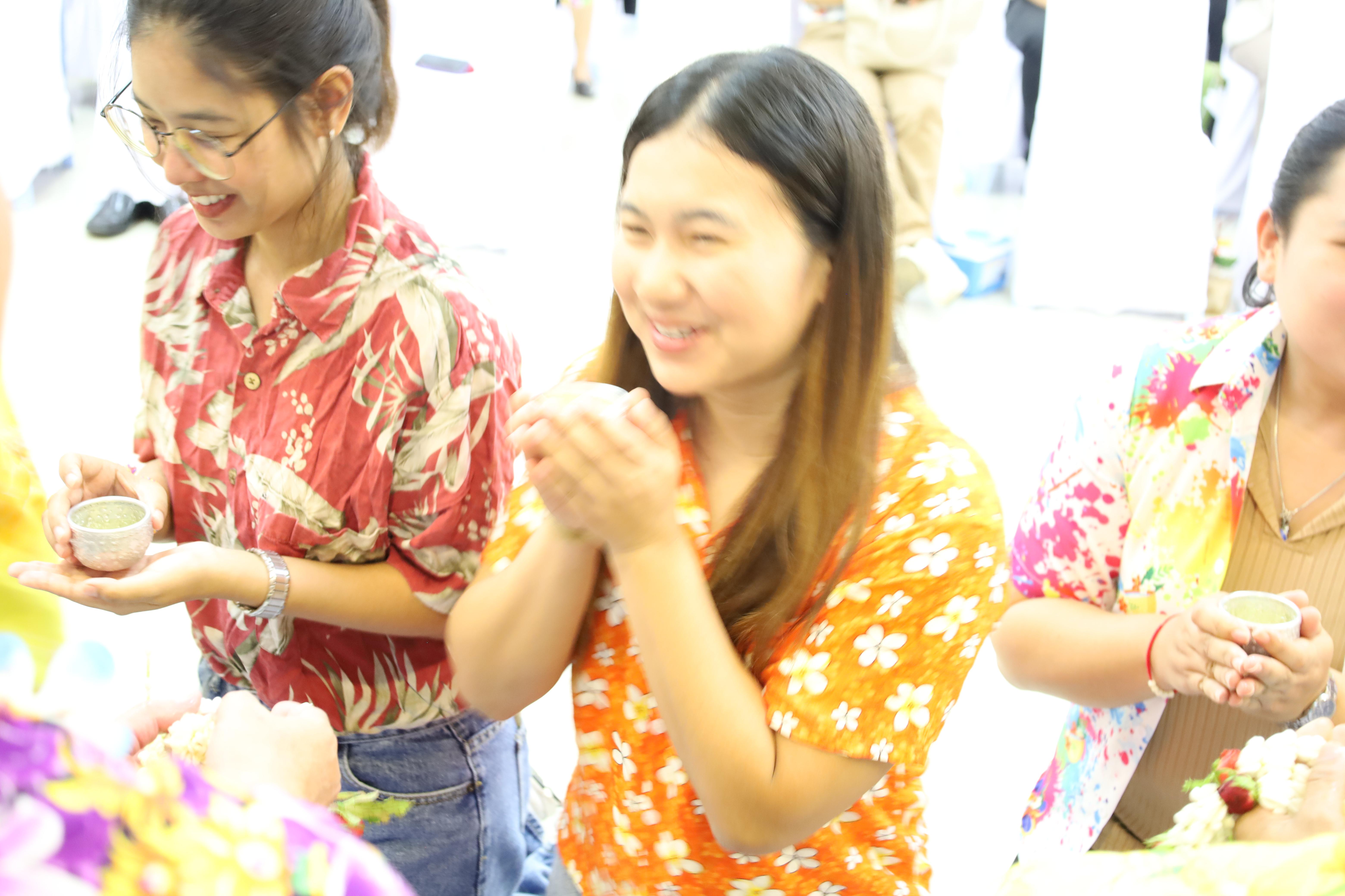 107. วันที่ 26 เมษายน 2568 สาขาการบริหารการศึกษา ได้จัดกิจกรรมรดน้ำดำหัวคณาจารย์ระดับบัณฑิตศึกษา ประจำสาขาการบริหารการศึกษา ณ ห้องประชุมครุร่มสัก 1 ชั้น 3 อาคารคณะครุศาสตร์
